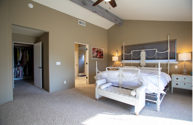 Building Photo - Janin Acers - Pool - Pet Friendly - FURNISHED OR UNFURNISHED