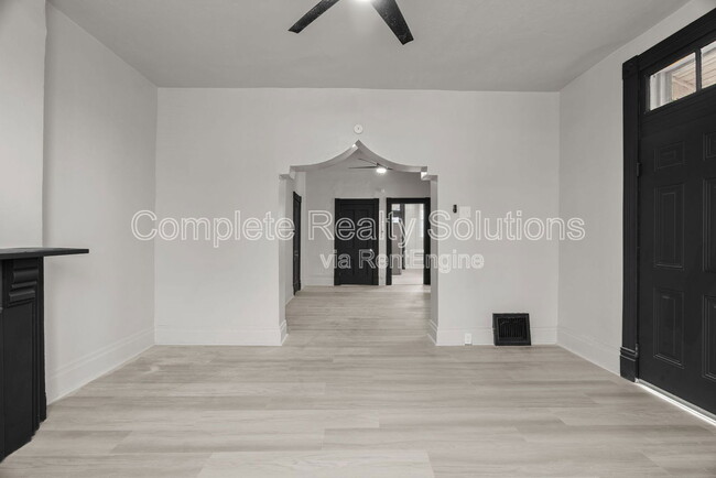 Building Photo - 4038 California Ave