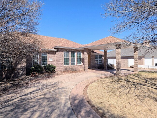 Building Photo - Luxurious Relaxation in Raintree