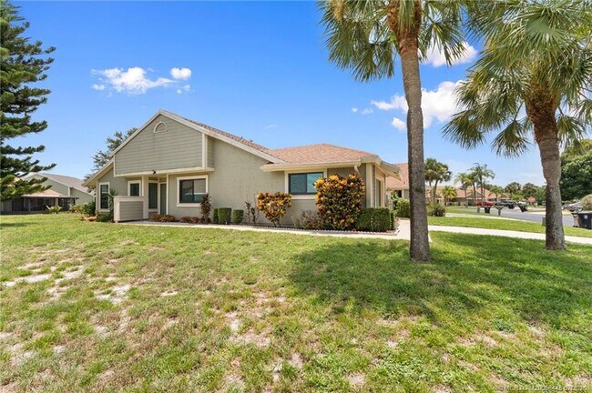 Building Photo - 1496 SE Colchester Cir