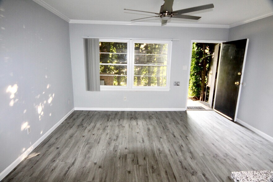 Living Room - 10054 Culver Blvd