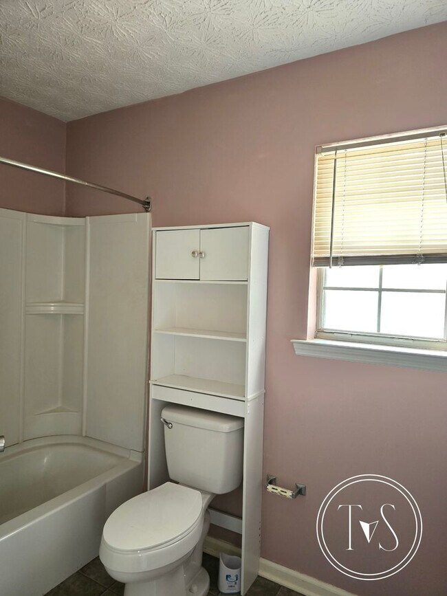 Building Photo - 613 Ryan Ln