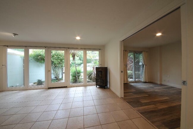 Building Photo - 122 Baltimore Ave