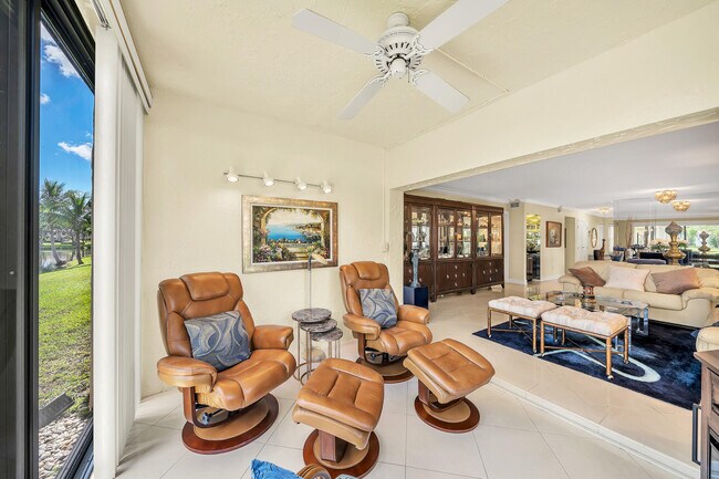 Building Photo - 9285 Vista del Lago