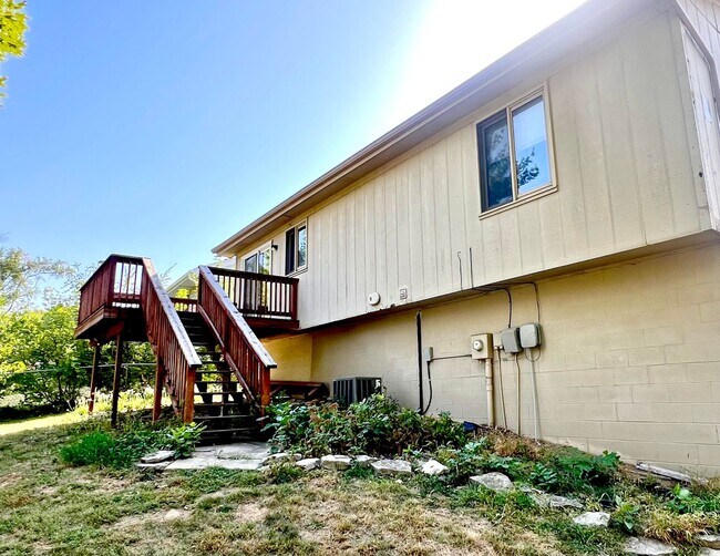 Building Photo - Beautiful 4 bed, 2 bath house at $1,795