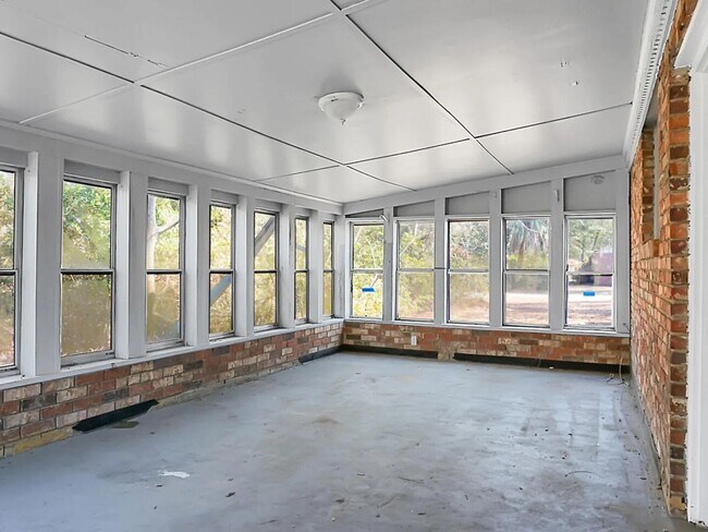 Building Photo - 407 Hayne St