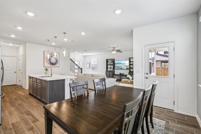 Building Photo - 2903 Bronx Dr