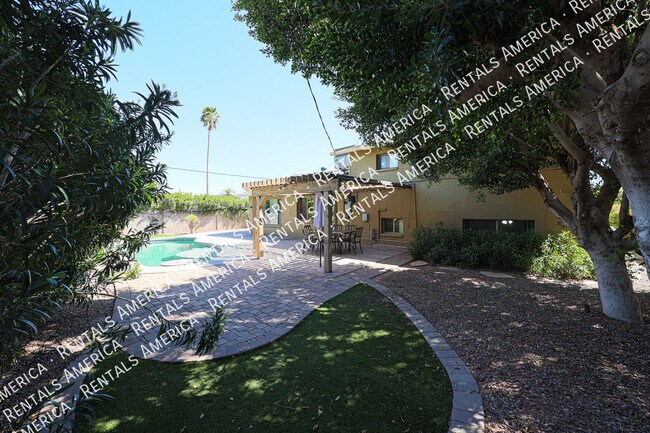 Building Photo - 8556 E Keim Dr