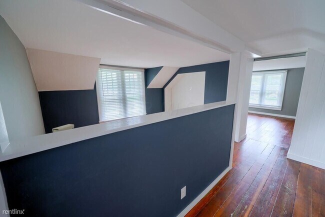 Building Photo - 3 br, 1.5 bath House - 325 Main Street