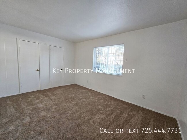 Building Photo - OPEN 3 BEDROOM/ 2 BATH CONDO