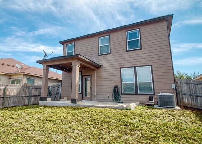 Building Photo - Large 4/3/2 Home in West Village at Creekside!