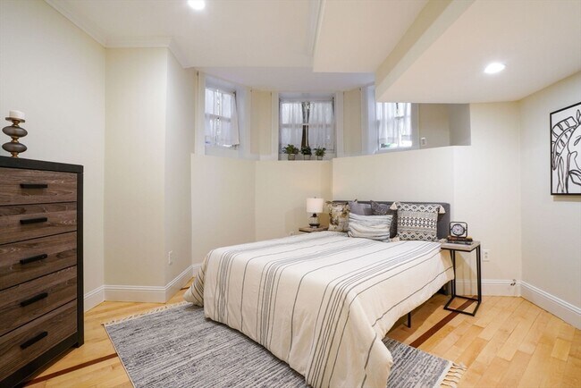 Building Photo - 298 Marlborough St
