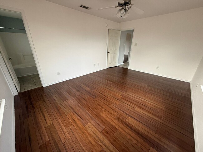 Building Photo - 408 Viola Dr