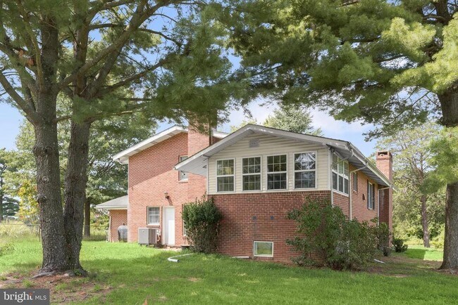 Building Photo - 4816 Bucks School House Rd