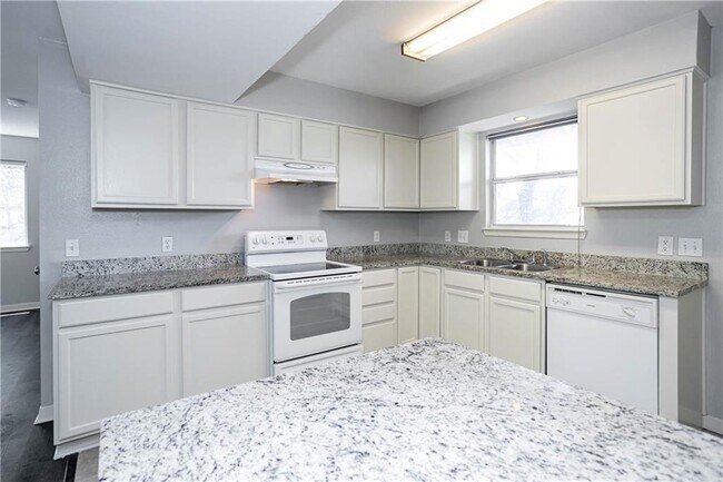 Building Photo - 1326 Delano St