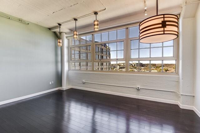 Building Photo - 2600 W 7th St