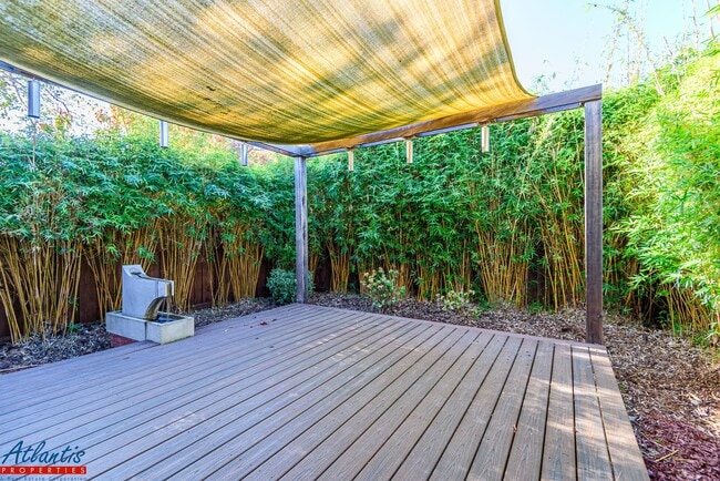 Building Photo - Gorgeous Home | Remodeled | Desirable Location