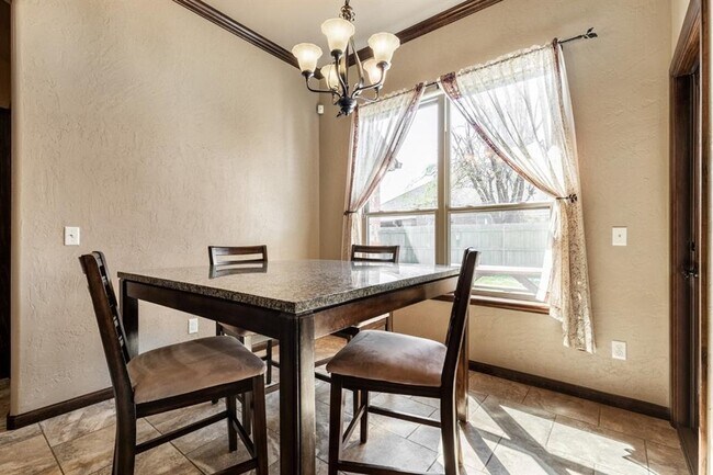 Building Photo - 542 W Chickasaw Ct Way