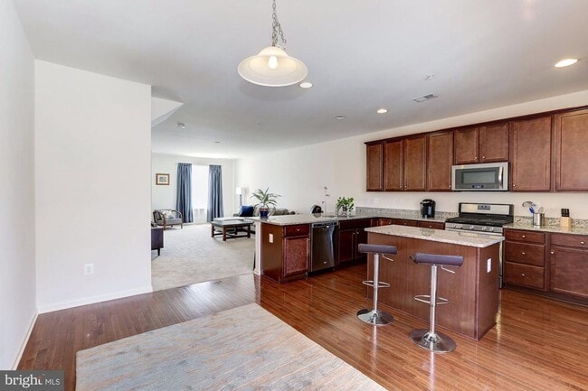 Building Photo - Gorgeous townhouse for rent