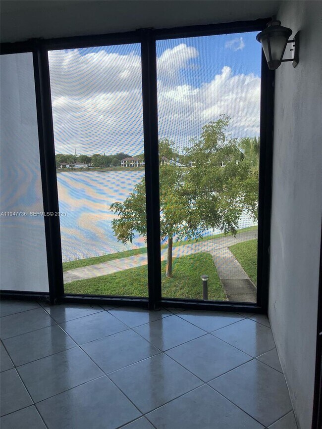 Building Photo - 212 Lake Pointe Dr