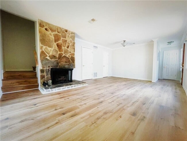 Building Photo - 1330 Ridgecrest Ln SE