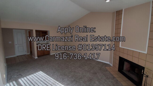 Building Photo - 206 Live Oak Cir