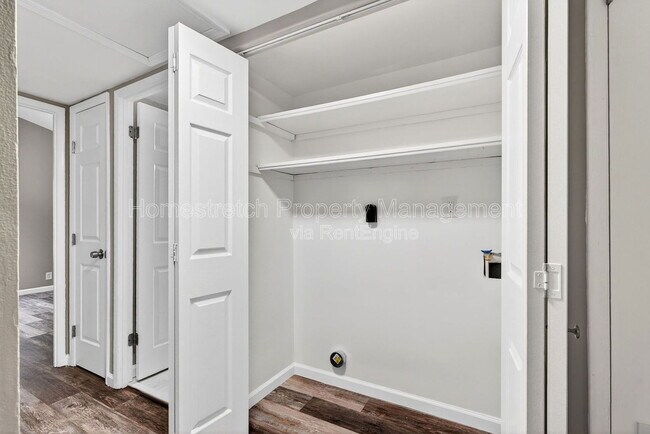 Building Photo - 3333 Green Pasture Dr