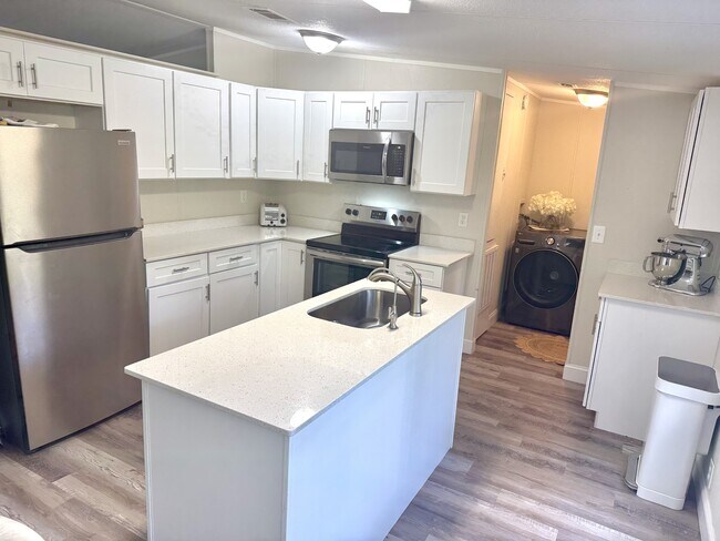 Building Photo - 140 Schofield Ln