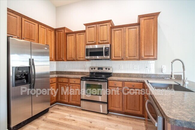 Building Photo - 108 Oak Shade Dr