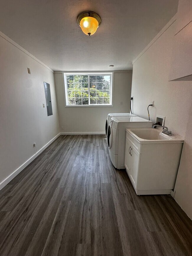 Building Photo - 3Bd/1.5Ba Renton House