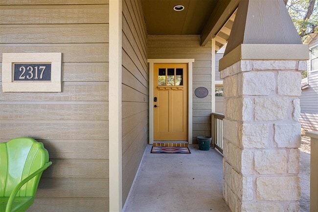 Building Photo - 2317 Amur Dr