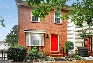 Building Photo - 226 High Creek Dr