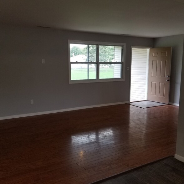 Building Photo - 409 Sal Blvd