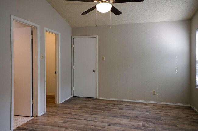 Building Photo - 9105 Sanger Dr