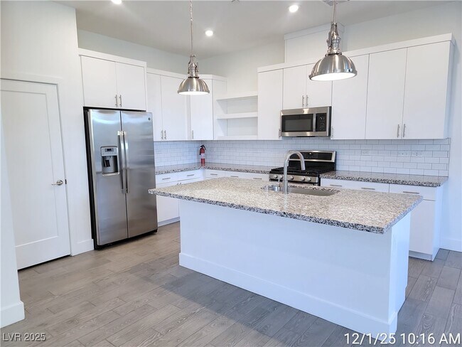 Building Photo - 3210 Centano Ave