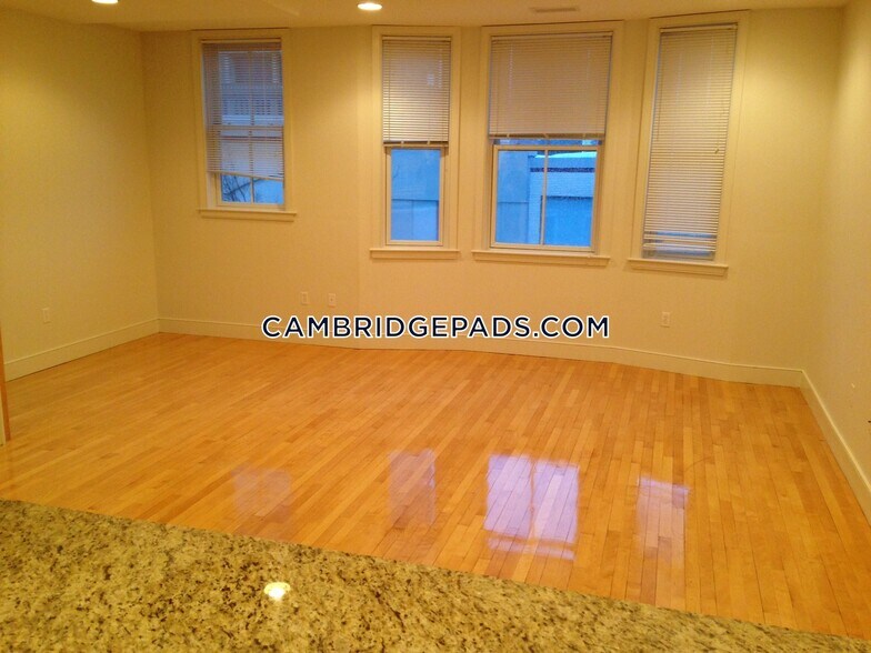 Building Photo - 110 Second St