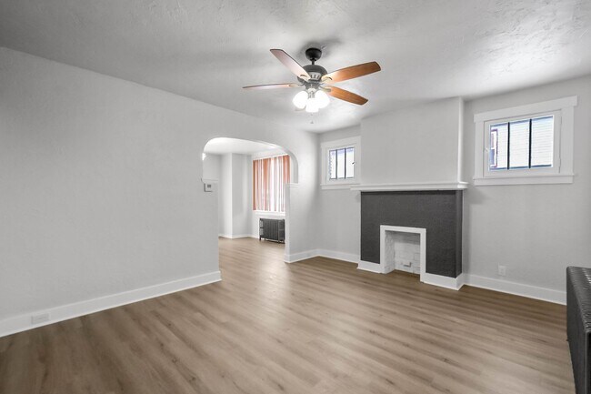 Building Photo - Renovated 3 bedroom home available NOW!