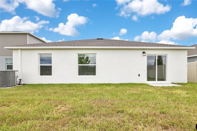 Building Photo - 2494 McKinley Dr