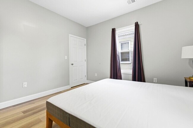 Building Photo - 125-127-127 Arsenal St