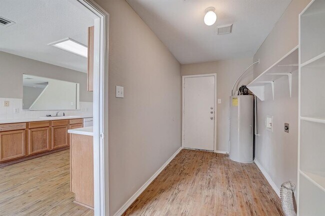 Building Photo - 314 Bello Dr