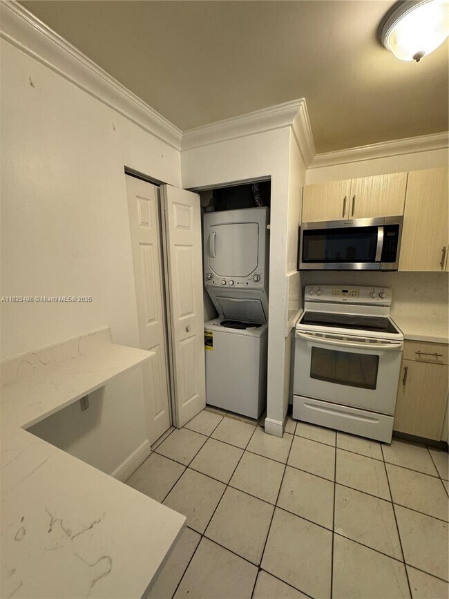 Building Photo - 6961 SW 129th Ave