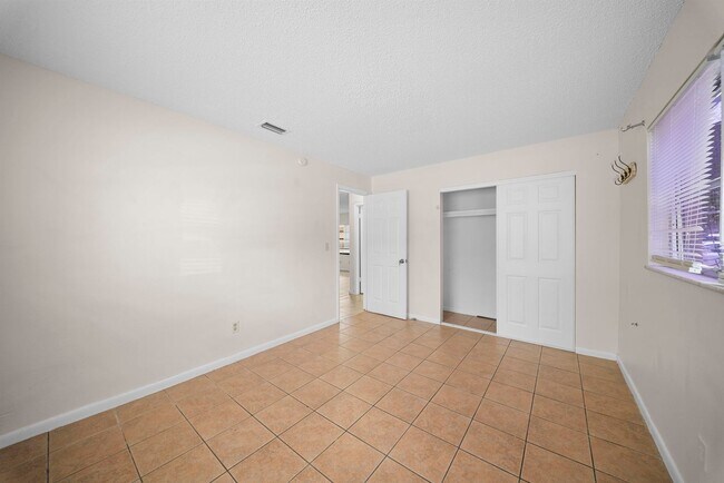 Building Photo - 5551-5553 5th Ave