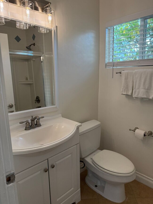 Building Photo - Private HOME 3bed/2 bath + POOL in Woodlan...