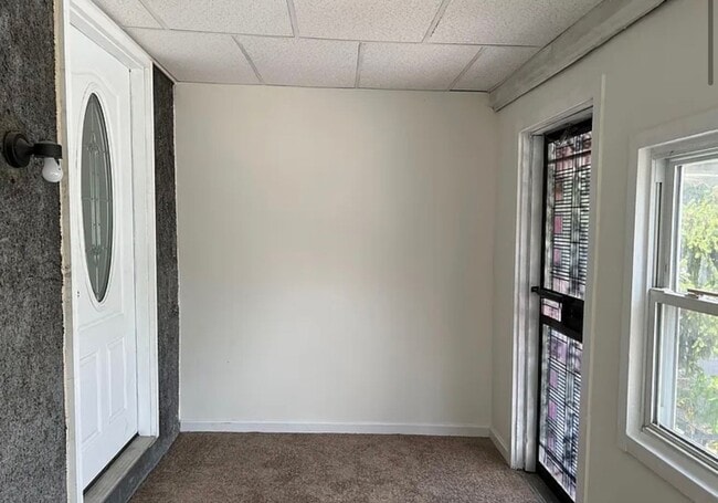 Building Photo - 3 Bed, 1 Bath