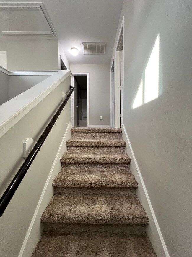 Building Photo - 11711 Chanteloup Dr