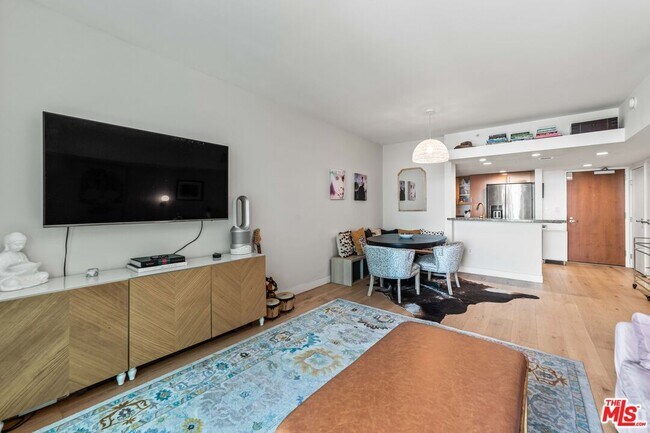 Building Photo - 13700 Marina Pointe Dr