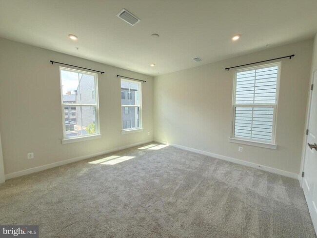 Building Photo - 14441 Albemarle Point Pl