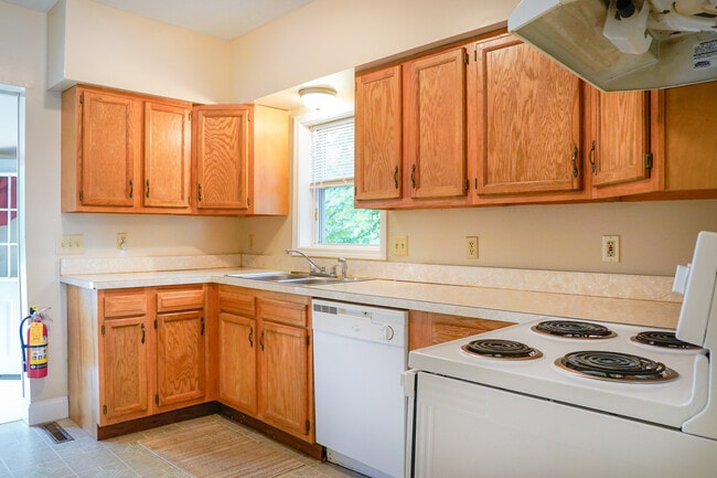 Building Photo - 124 Crain Ave