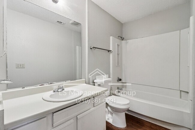 Building Photo - 6720 Windsor Hollow Dr