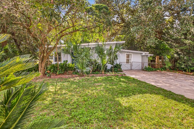 Building Photo - 901 S Madison Dr